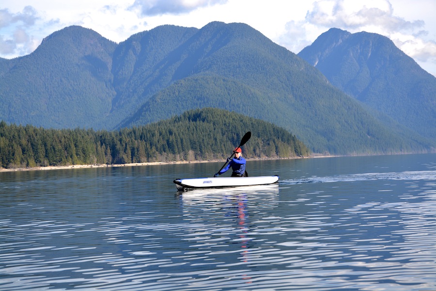 paddling the 393 Razorlite at Alouette Lake